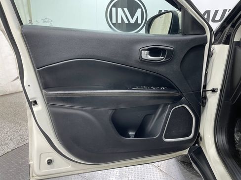 Used 2019 Jeep Compass Limited AWD/4WD image 15