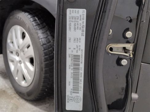 Used 2018 Dodge Journey SE image 34