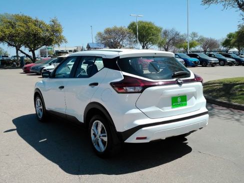 Used 2024 Nissan Kicks S image 9