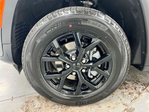 New 2026 Jeep Grand Cherokee Altitude image 27