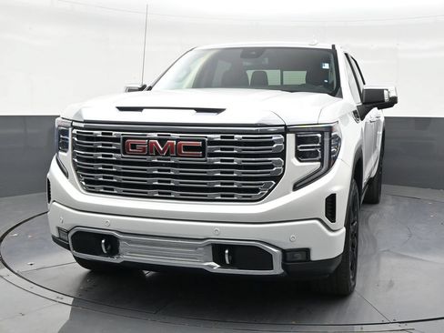 Used 2023 GMC Sierra 1500 Denali w/ Denali Carbonpro Edition AWD/4WD image 8