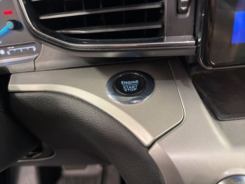 Used 2023 Ford Explorer XLT w/ Equipment Group 202A AWD/4WD image 18