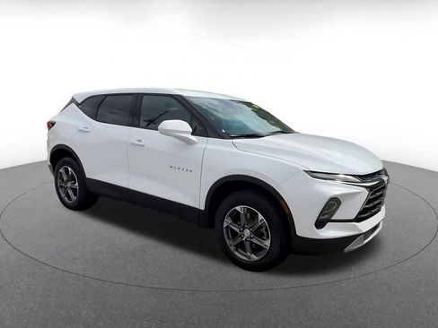 Used 2026 Chevrolet Blazer LT FWD image 2