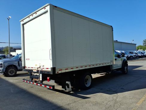 Used 2019 Ford F550 2WD Regular Cab Super Duty image 2