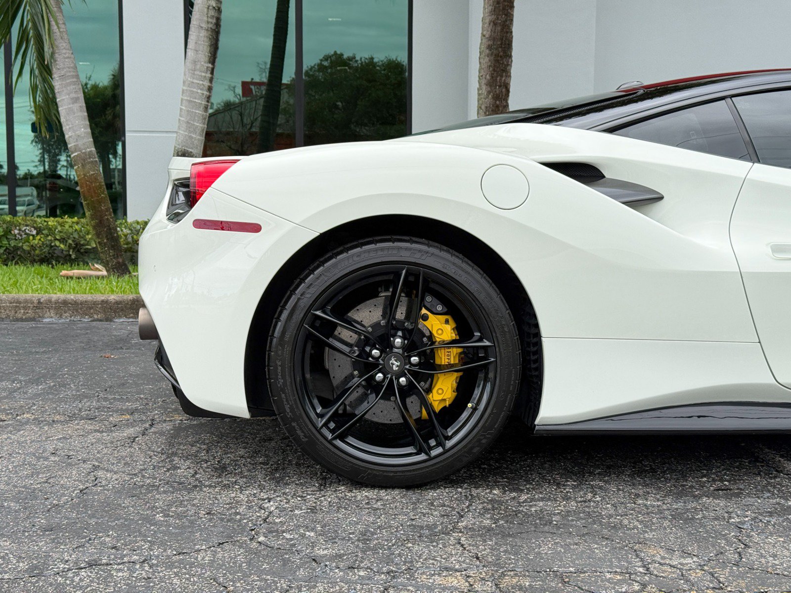 Used 2016 Ferrari 488 GTB RWD image 6