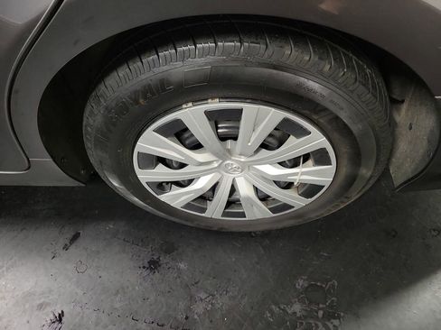 Used 2023 Toyota Camry LE FWD image 10