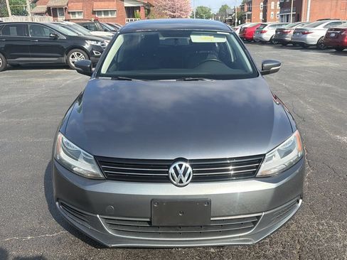Used 2013 Volkswagen Jetta SE FWD image 2