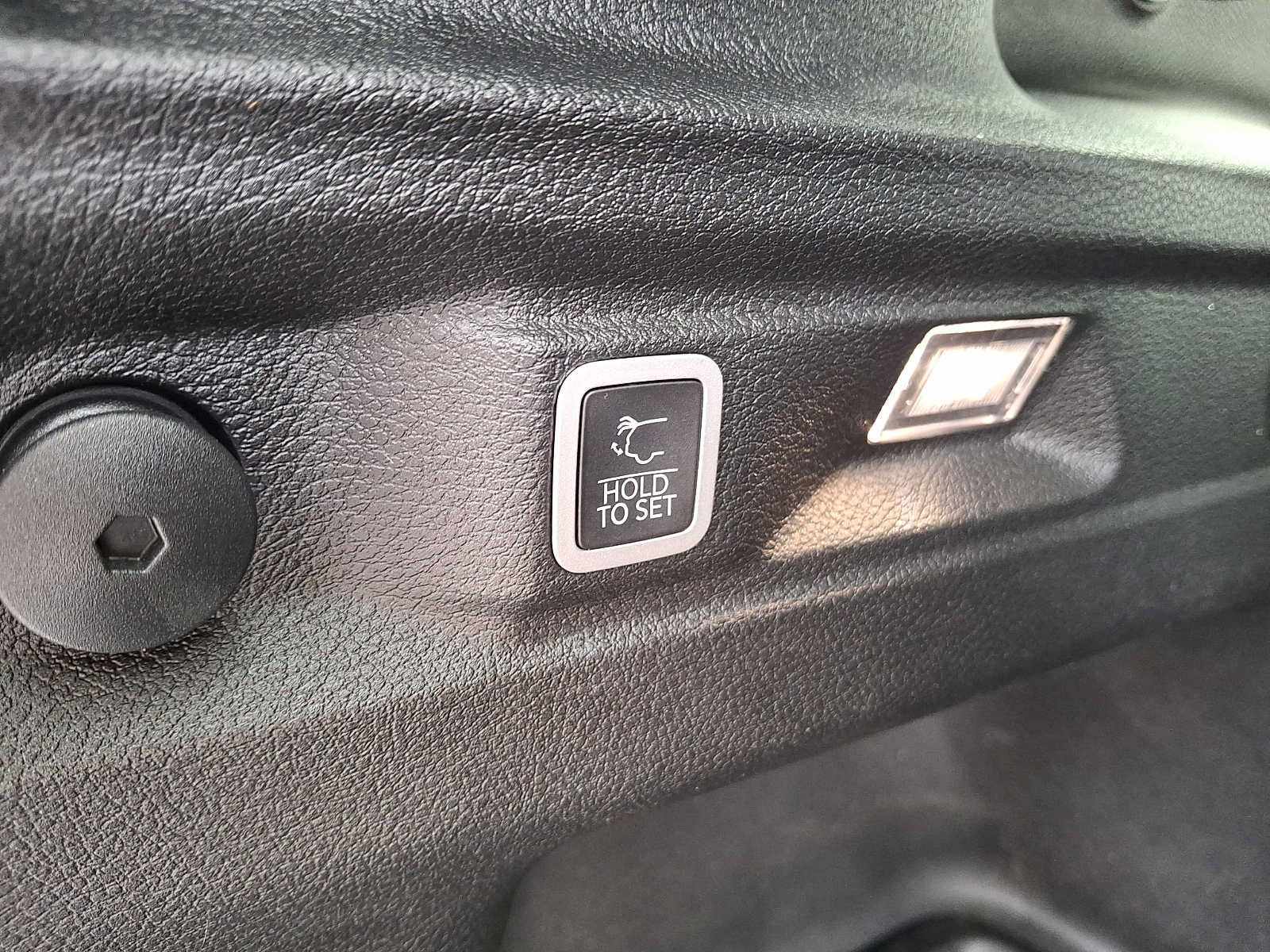 Used 2023 Jeep Grand Cherokee L Laredo AWD/4WD image 27