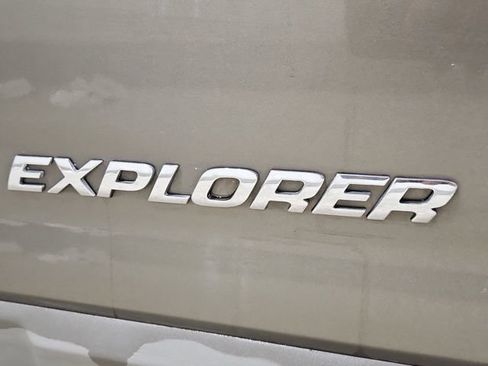Used 2002 Ford Explorer XLT AWD/4WD image 32