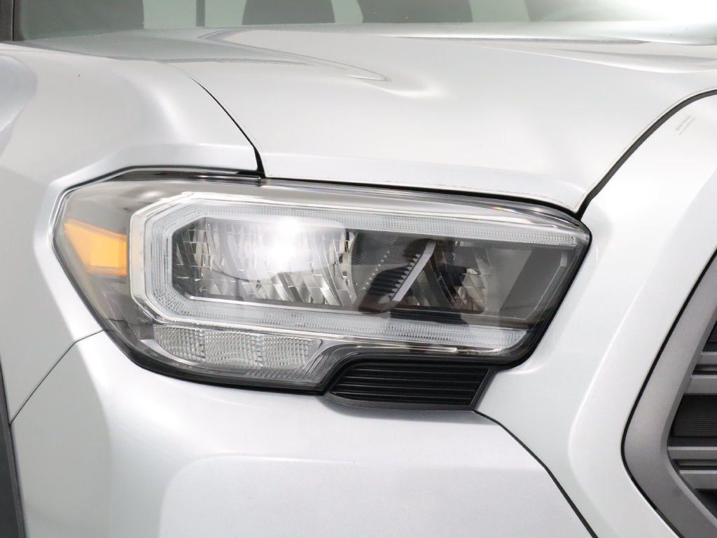 Used 2022 Toyota Tacoma TRD Off-Road AWD/4WD image 11