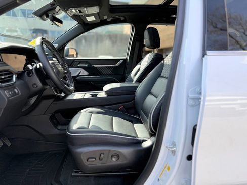 Used 2025 GMC Acadia Denali w/ Super Cruise Package image 17