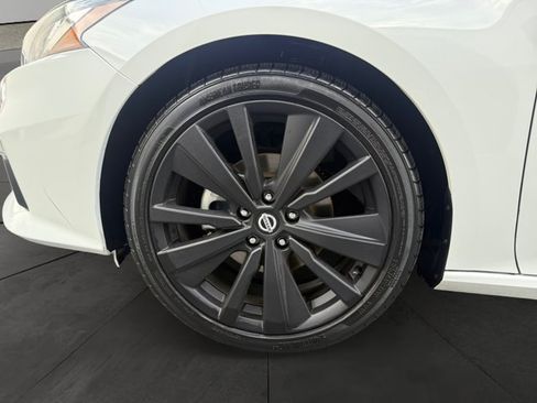 Used 2022 Nissan Altima 2.5 SR FWD image 9