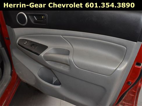 Used 2012 Toyota Tacoma PreRunner image 22