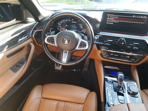 Used 2021 BMW M550i xDrive w/ Executive Package image 11