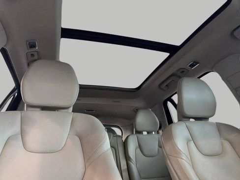 Used 2022 Volvo XC90 T5 Momentum w/ Protection Package image 20