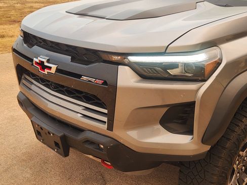 Used 2025 Chevrolet Colorado ZR2 w/ Technology Package AWD/4WD image 10