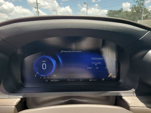 Used 2020 Ford Explorer Platinum w/ Premium Technology Package AWD/4WD image 29