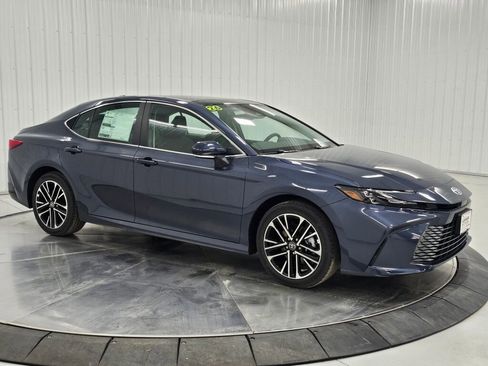 New 2026 Toyota Camry XLE image 7