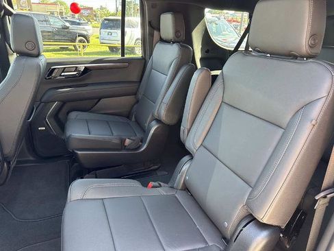New 2025 Chevrolet Suburban LT w/ Comfort Package AWD/4WD image 9