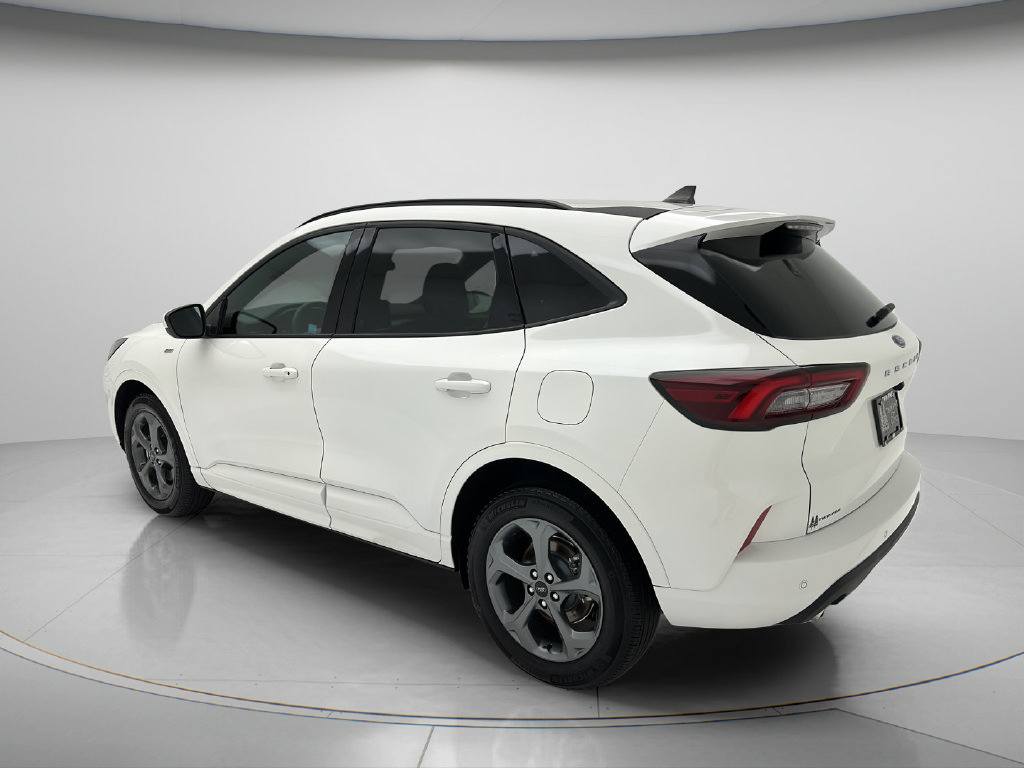 Used 2023 Ford Escape ST-Line Select w/ Tech Pack #1 AWD/4WD image 4