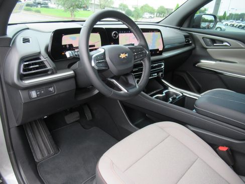 Used 2026 Chevrolet Traverse LT FWD image 17