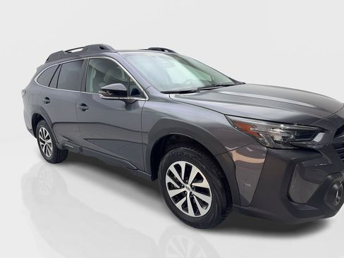 Used 2025 Subaru Outback Premium image 12