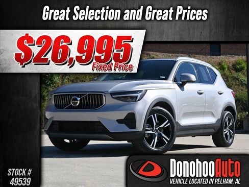 Used 2025 Volvo XC40 B5 Core image 1
