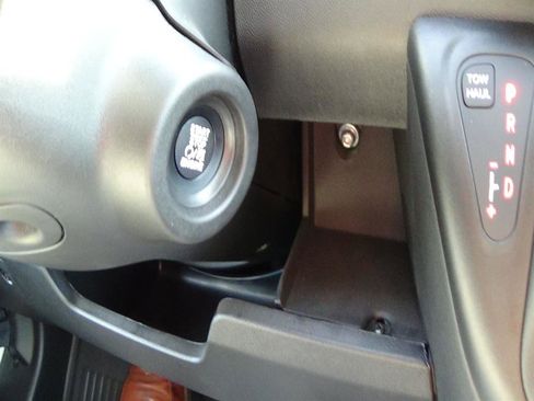 Used 2025 RAM ProMaster 2500 w/ Storage Group image 19