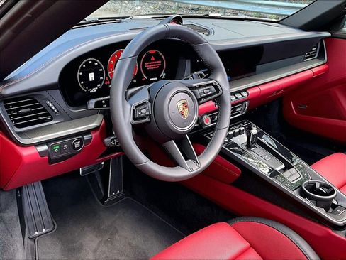 Used 2025 Porsche 911 Carrera RWD image 4