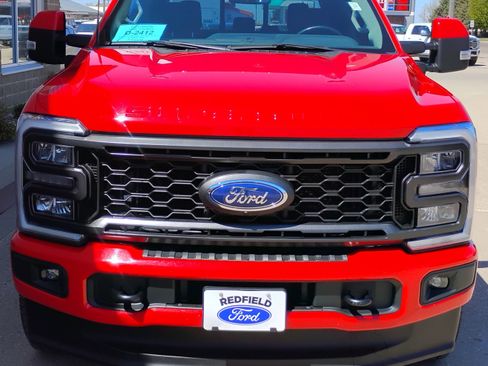 Used 2023 Ford F250 Lariat w/ Sport Appearance Package AWD/4WD image 3