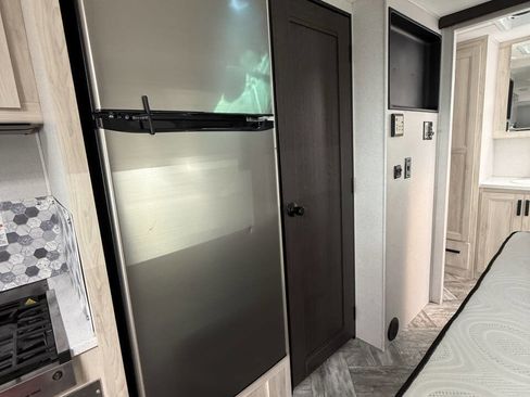 Used 2022 Ford E-450 and Econoline 450 Super Duty w/ Motorhome Prep Package image 17