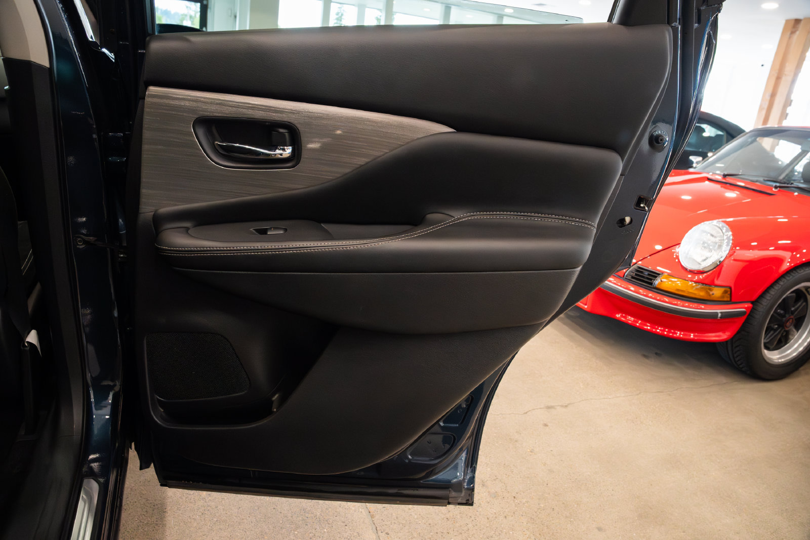 Used 2016 Nissan Murano SV AWD/4WD image 19