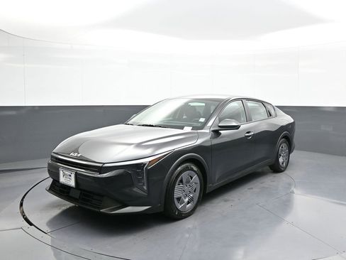 Certified 2025 Kia K4 LX image 1