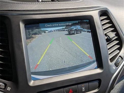 Certified 2022 Jeep Cherokee Latitude w/ Sun & Sound Group image 16