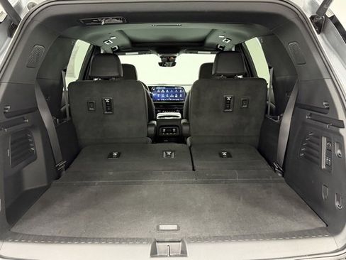 Used 2024 Chevrolet Traverse RS image 29