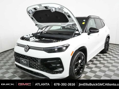Used 2026 Volkswagen Tiguan SE R-Line FWD image 32