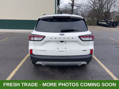Used 2022 Ford Escape Titanium image 3