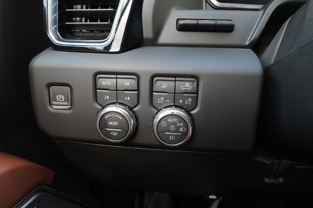 Certified 2026 GMC Sierra 2500 Denali Ultimate w/ LPO, GMC Protection Package AWD/4WD image 16