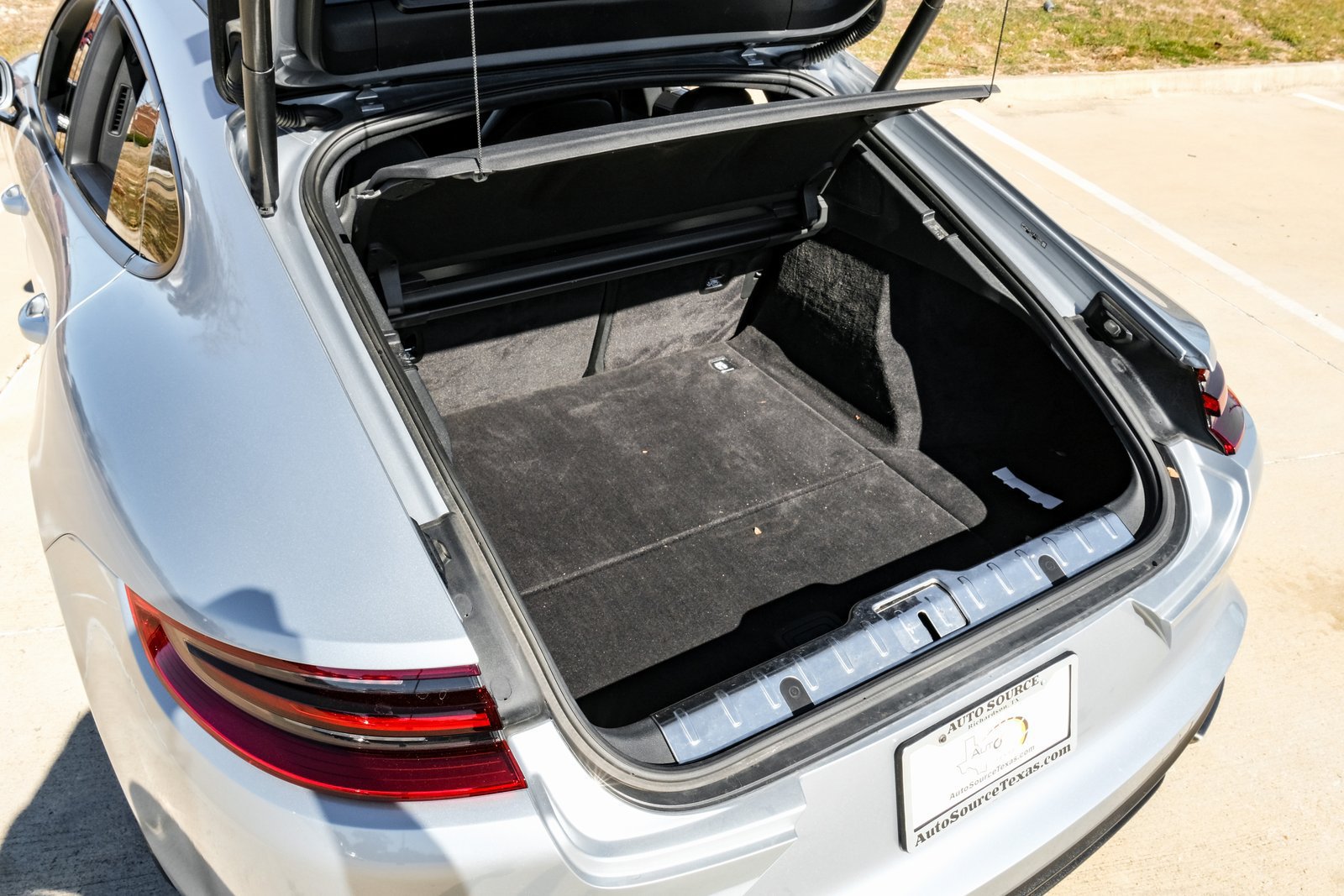 Used 2018 Porsche Panamera 4 AWD/4WD image 47
