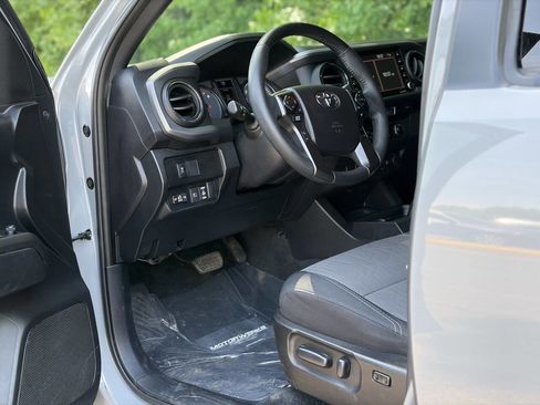 Used 2021 Toyota Tacoma TRD Sport w/ Technology Package RWD image 13