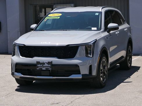 Used 2025 Kia Sorento S FWD image 6