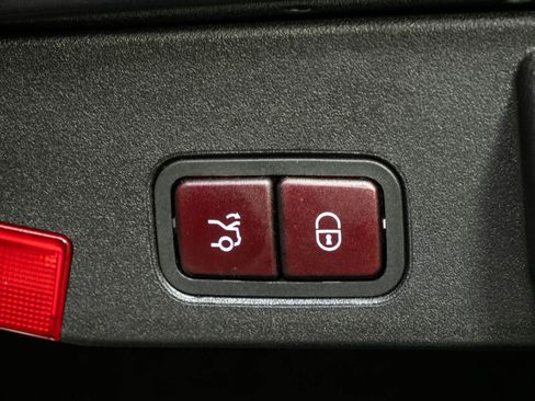 Used 2018 Mercedes-Benz SL 550 image 27