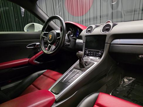 Used 2017 Porsche 718 Cayman RWD image 33