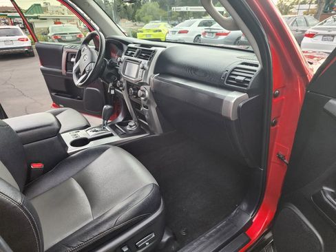 Used 2017 Toyota 4Runner SR5 Premium image 14