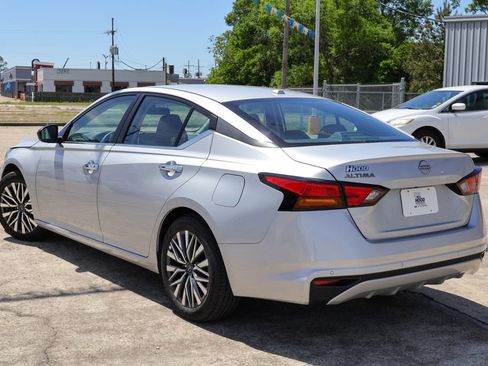 Used 2025 Nissan Altima 2.5 SV image 2