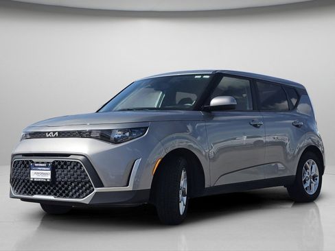 Used 2023 Kia Soul LX w/ Option Group 015 FWD image 18