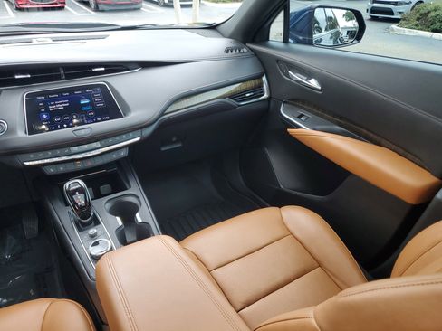 Used 2022 Cadillac XT4 Premium Luxury image 18