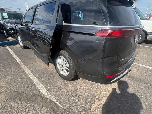 Used 2024 Kia Carnival LX FWD image 2