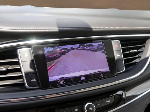 Used 2020 Buick Enclave Essence FWD image 17