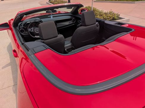 Used 2017 Chevrolet Camaro SS RWD image 4